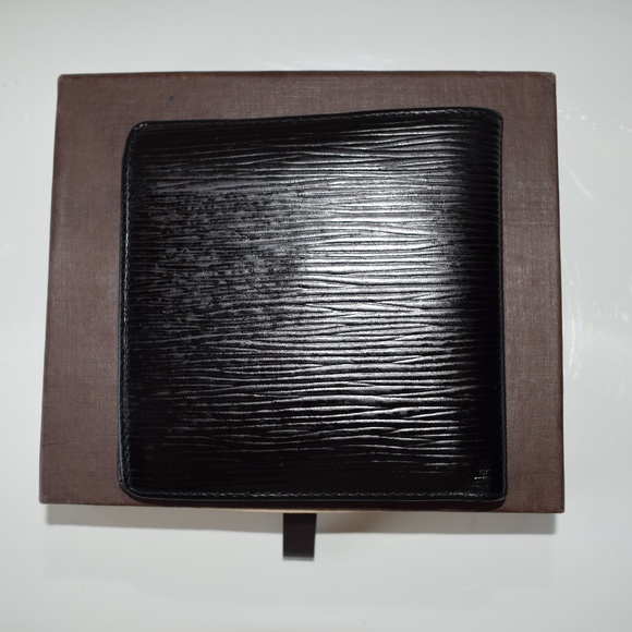 Louis Vuitton Men's Epi Wallet - Picture 4 of 8